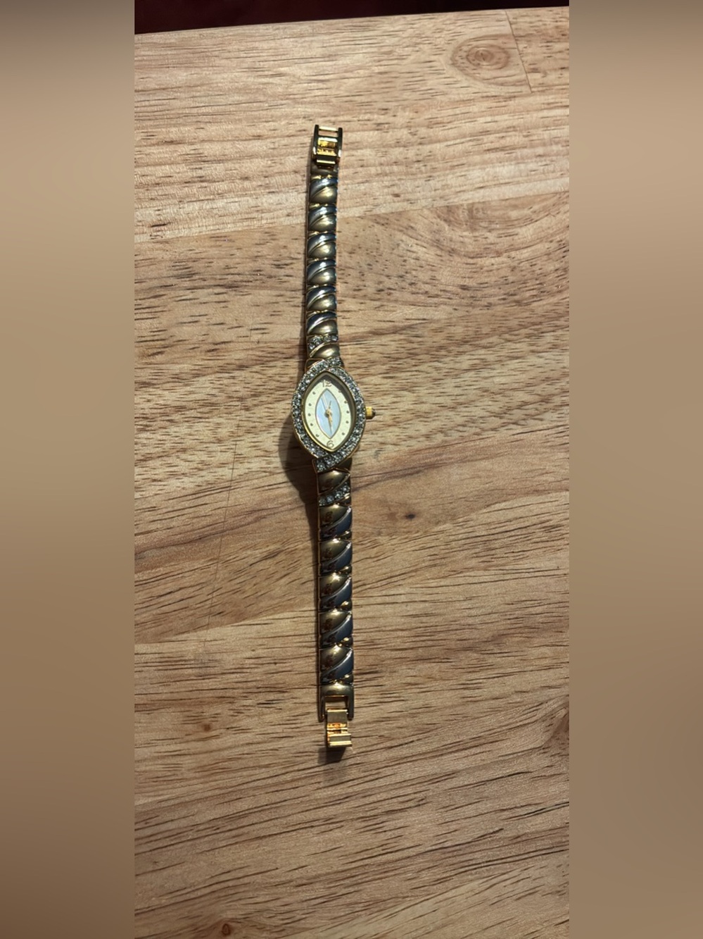 Vintage Elegant Gold-Tone Women's Bracelet Watch. Works. New battery